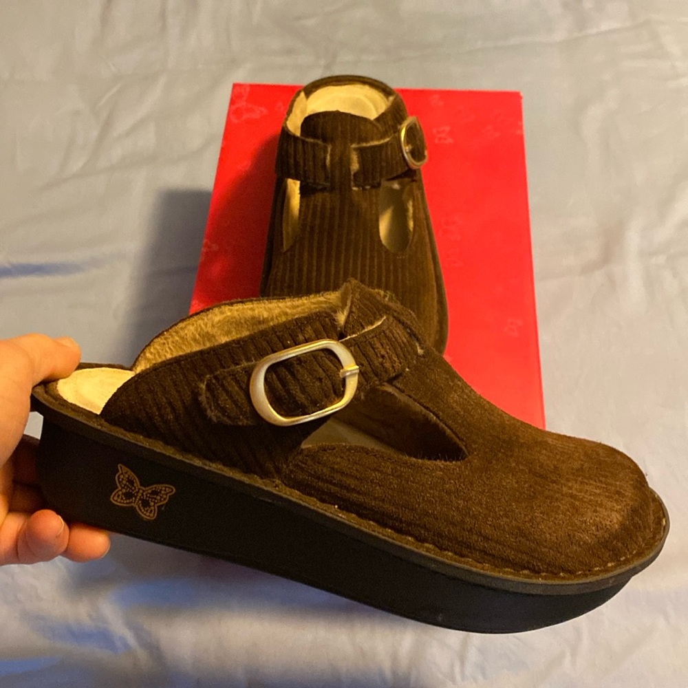 ALEGRIA Faux Shearling Lined Classic Clog in Captain Corduroy Brown sz 36